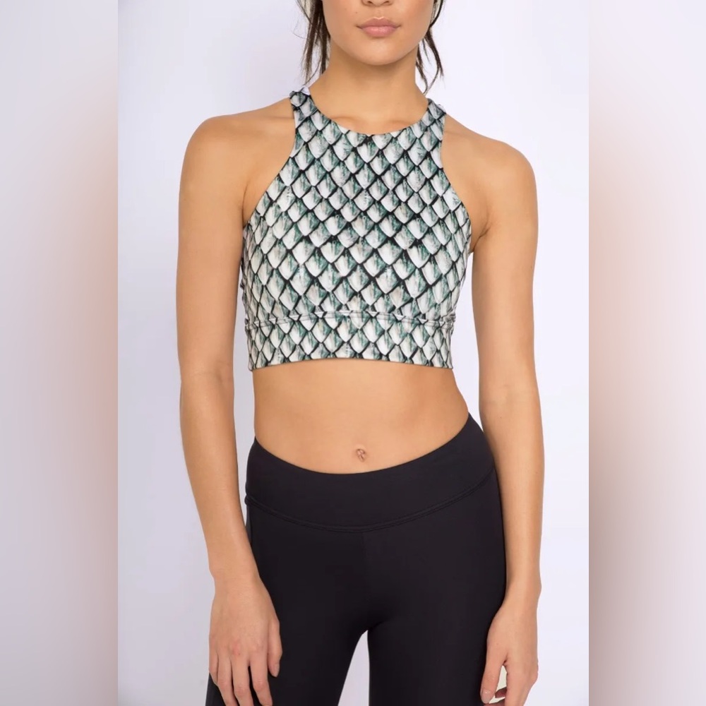BLACKMILK DRAGON SCALES SILVER LONGLINE
CROP - LIMITED M